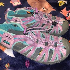 KEEN Water Sandals size 4 ( Big Girl)